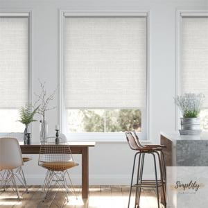 Rèm cuốn màu trắng cho phòng làm việc.